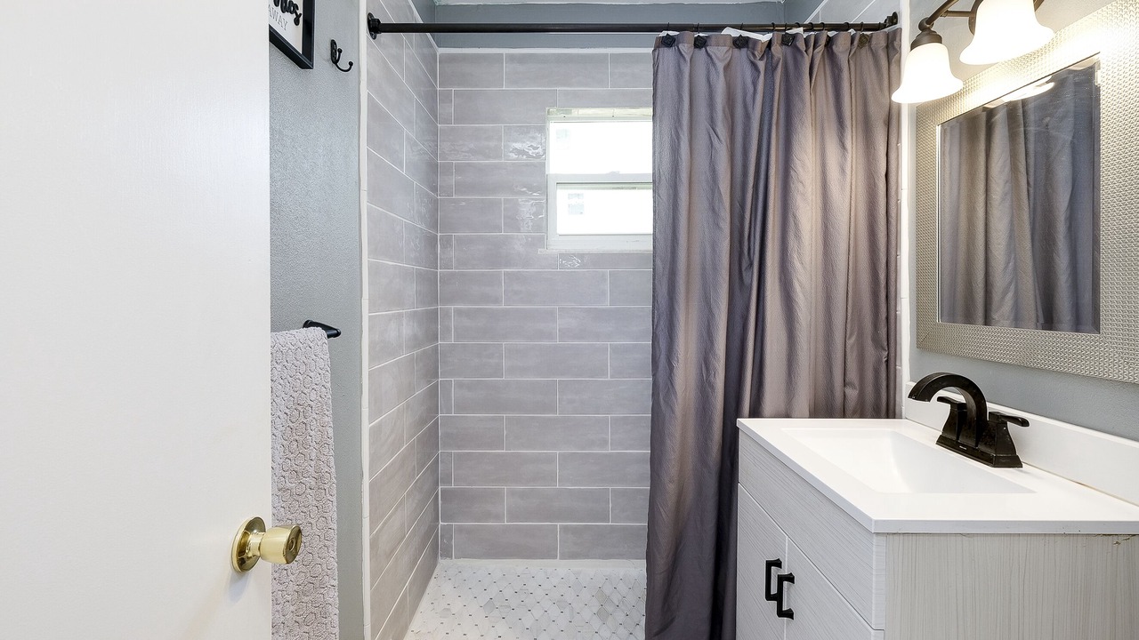 Photo of Bathroom in Venice Gardens