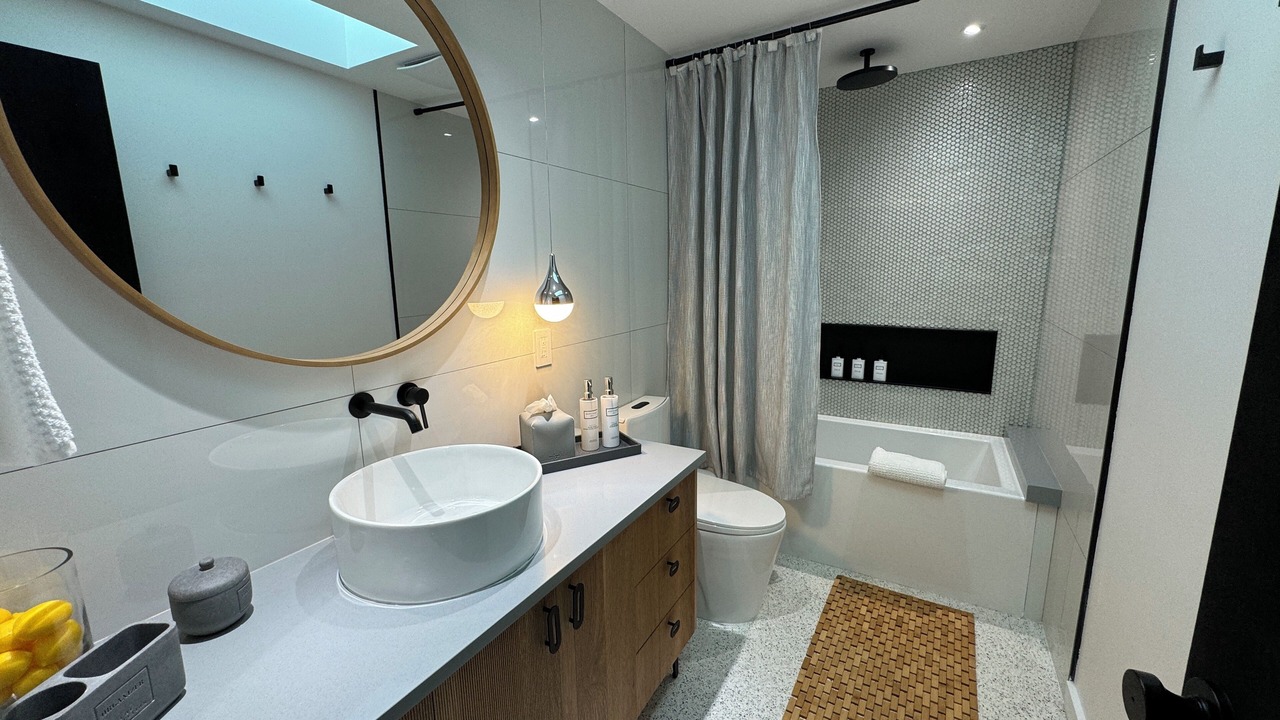 Photo of Bathroom in South Gate Ridge