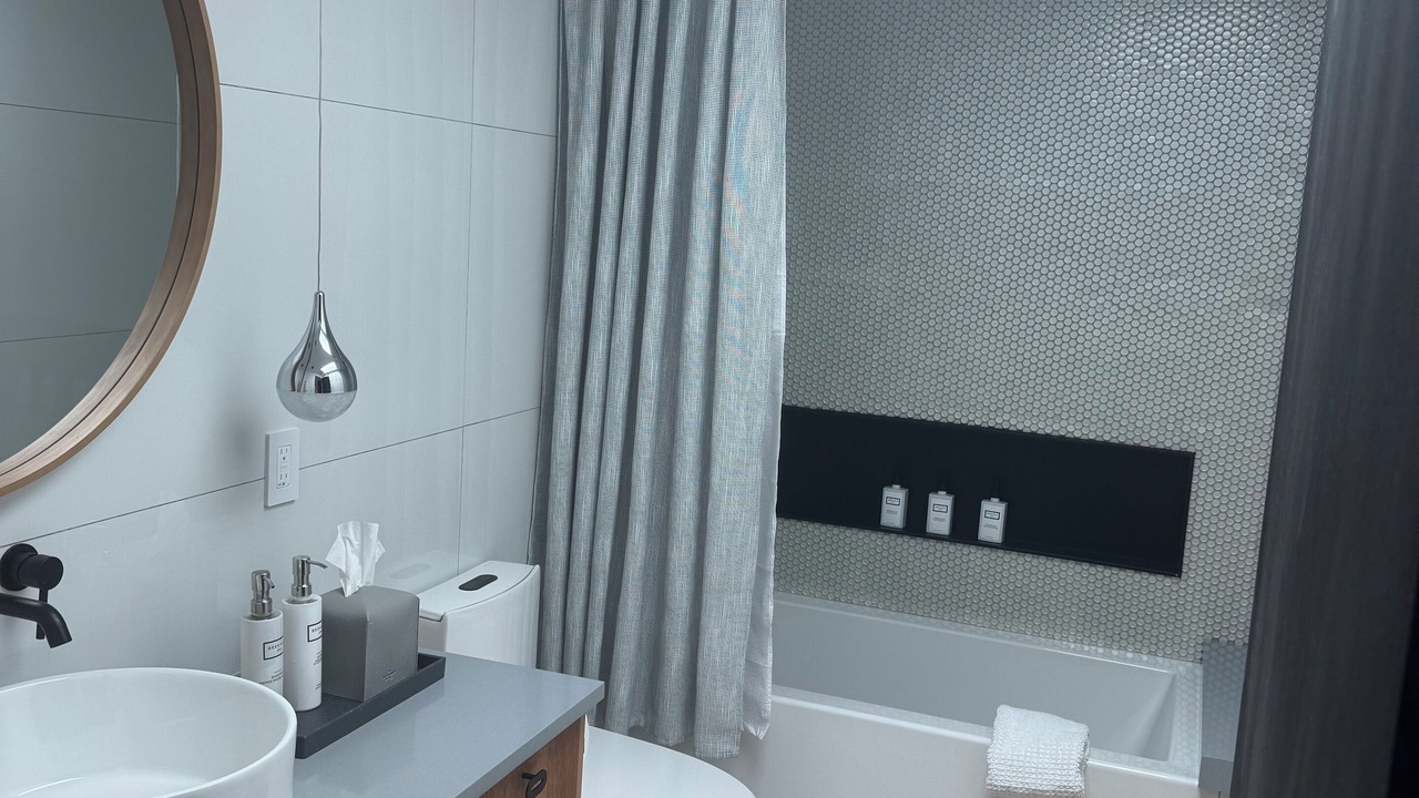 Photo of Bathroom in South Gate Ridge