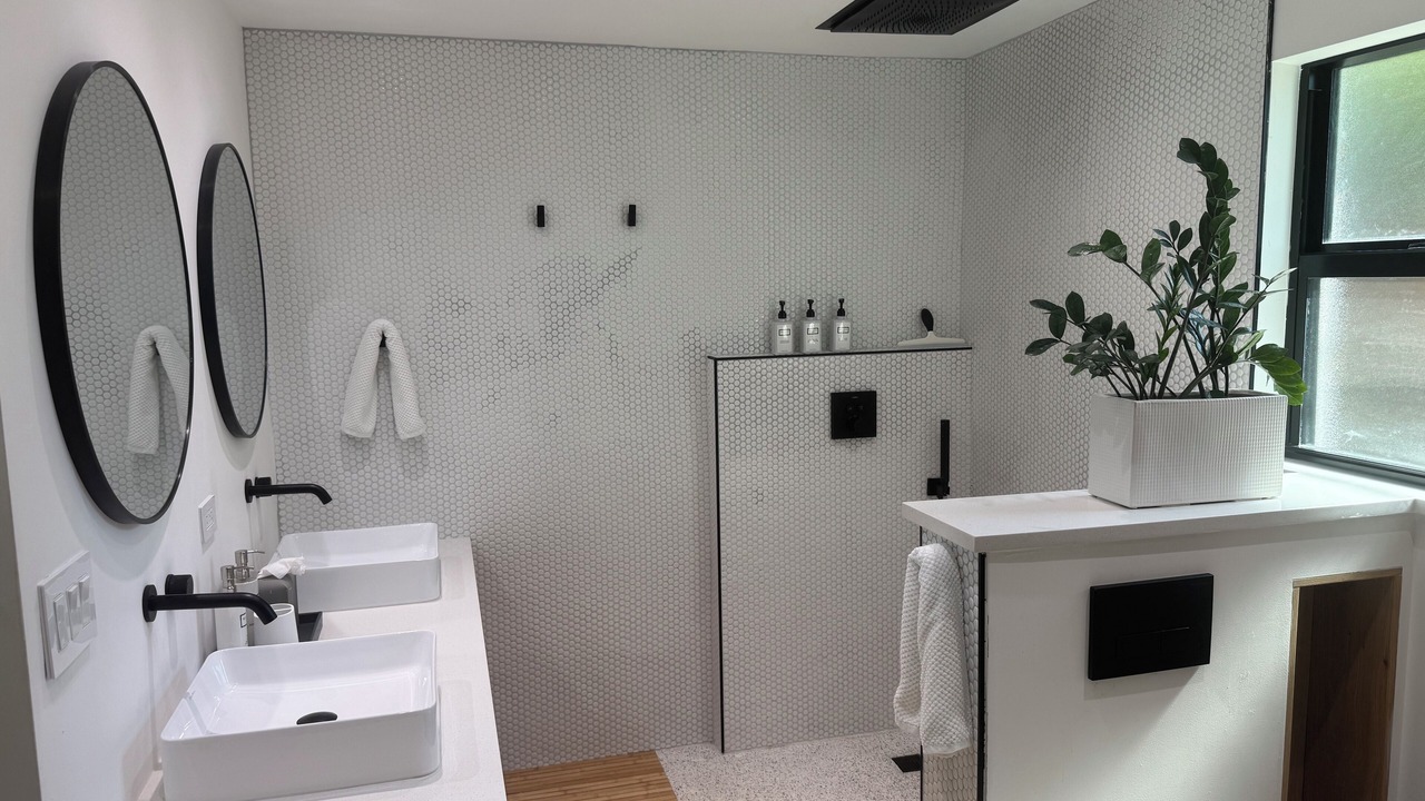 Photo of Bathroom in South Gate Ridge