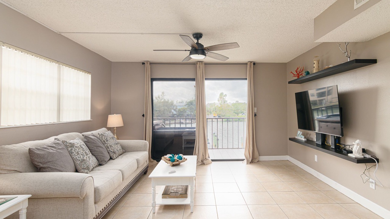 Photo of Bedroom in Capri Isle