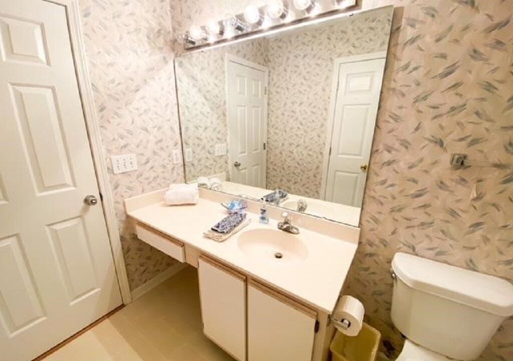Photo of Bathroom in Colonial Charters