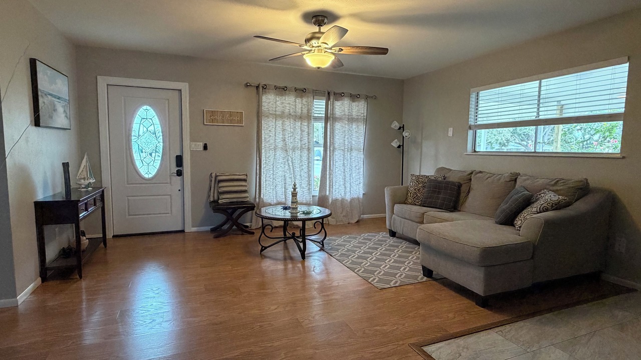 Photo of Livingroom in South Gate Ridge