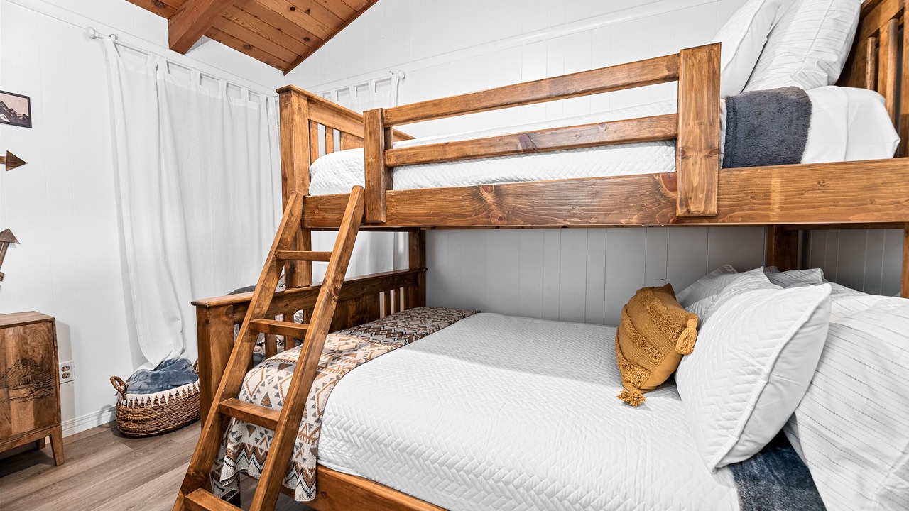 Photo of Bedroom in Big Bear Lake