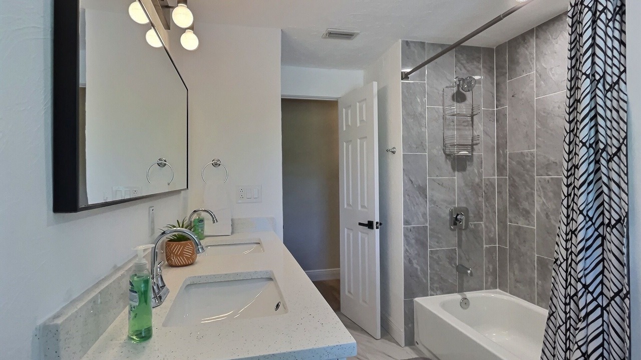 Photo of Bathroom in South Gate Ridge