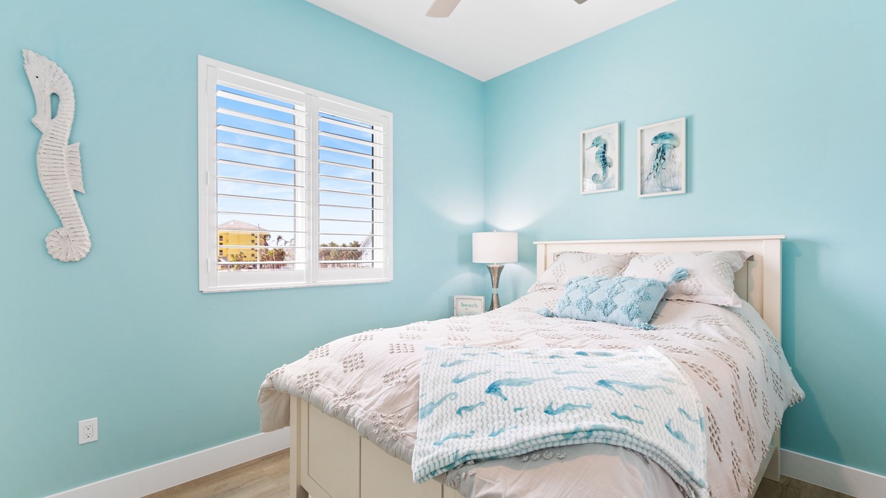 Photo of Bedroom in Mid Island