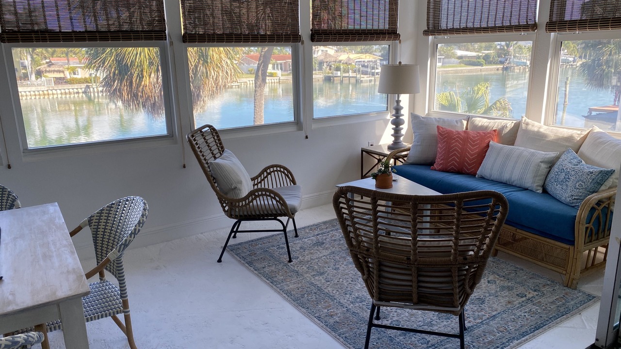 Photo of Livingroom in Capri Isle