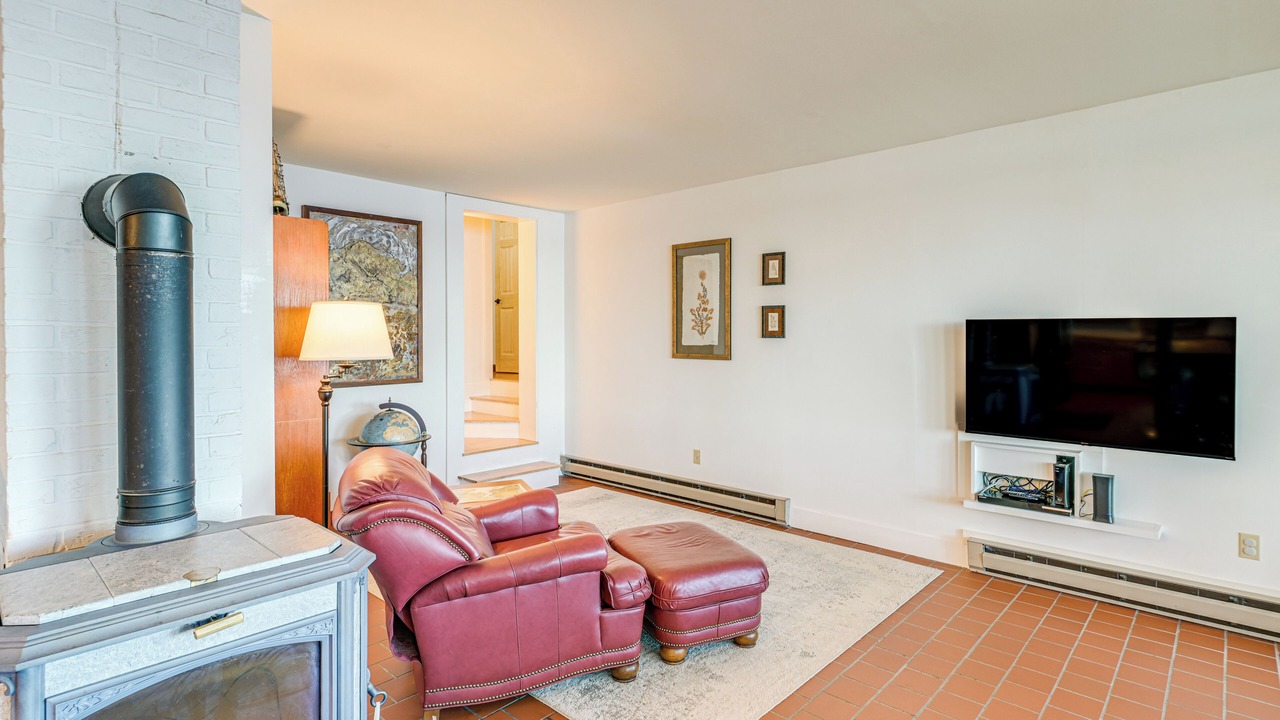Photo of Livingroom in Marlboro