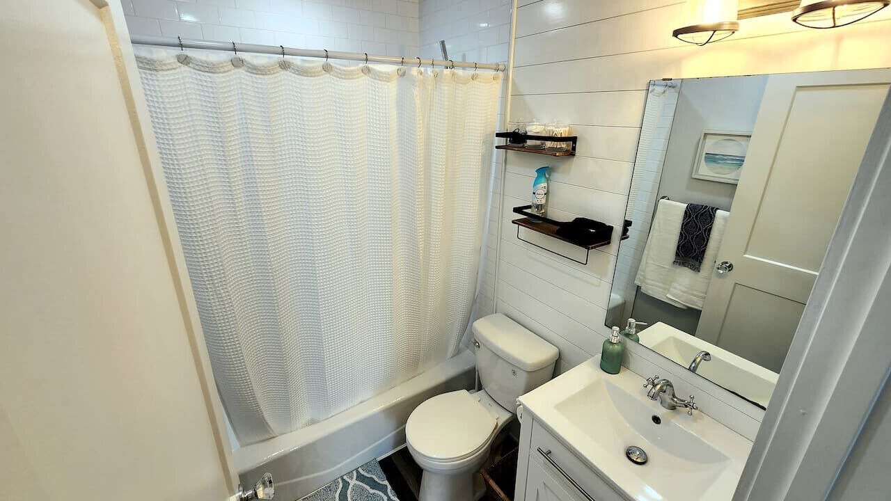 Photo of Bathroom in South Gate Ridge
