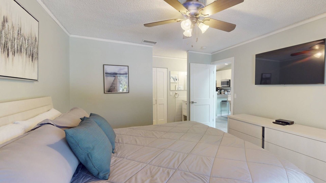 Photo of Bedroom in Capri Isle