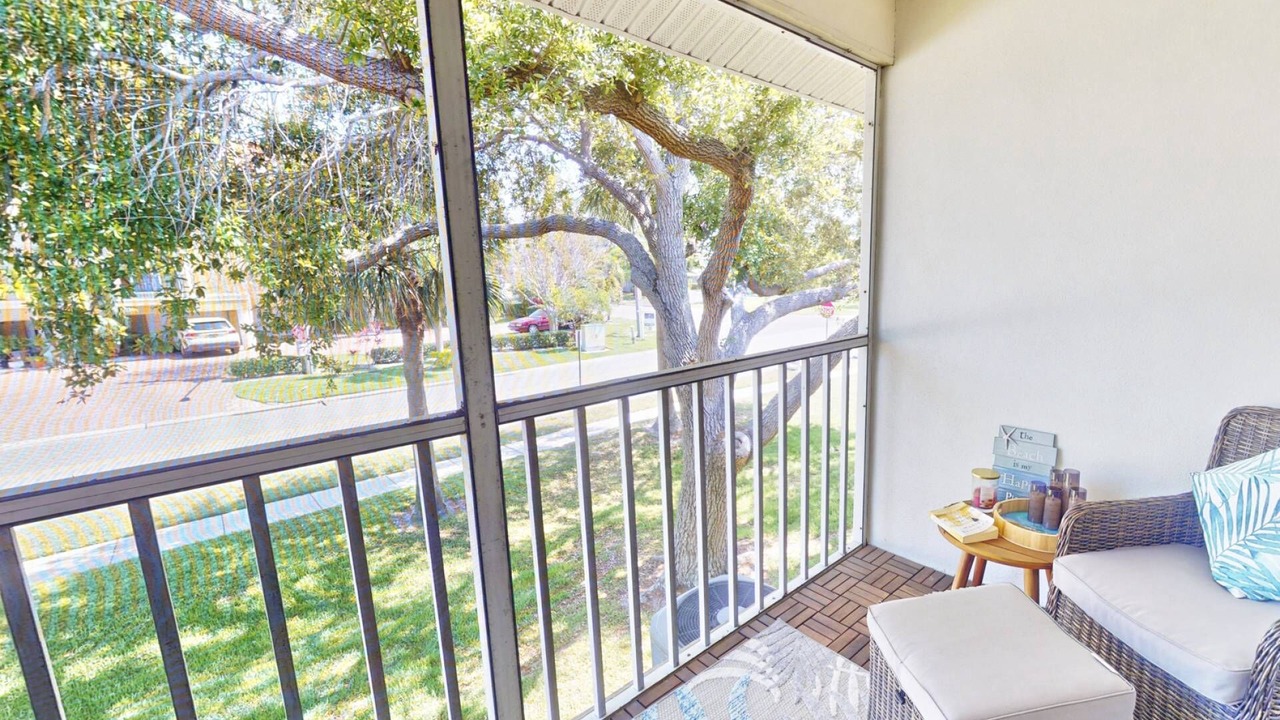 Photo of Patio Balcony in Capri Isle