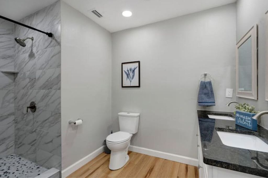 Photo of Bathroom in South Gate Ridge