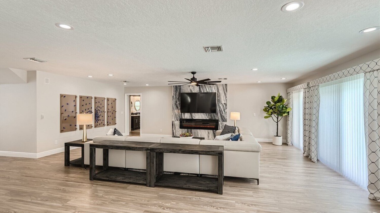 Photo of Livingroom in Harbor Hills