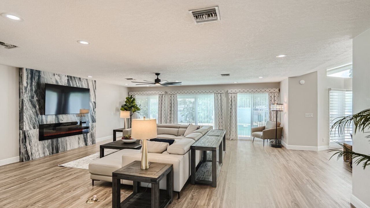 Photo of Livingroom in Harbor Hills