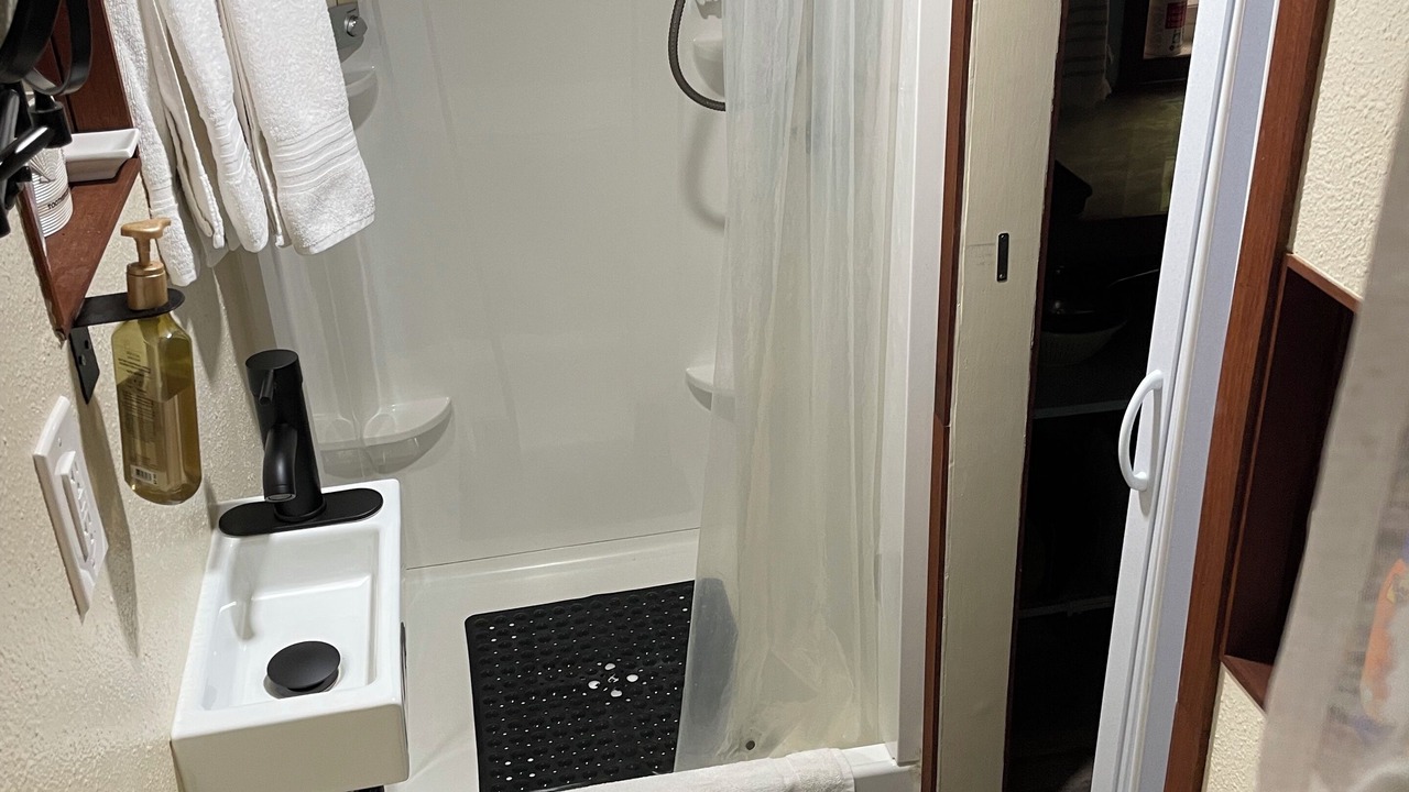 Photo of Bathroom in Captain Cook