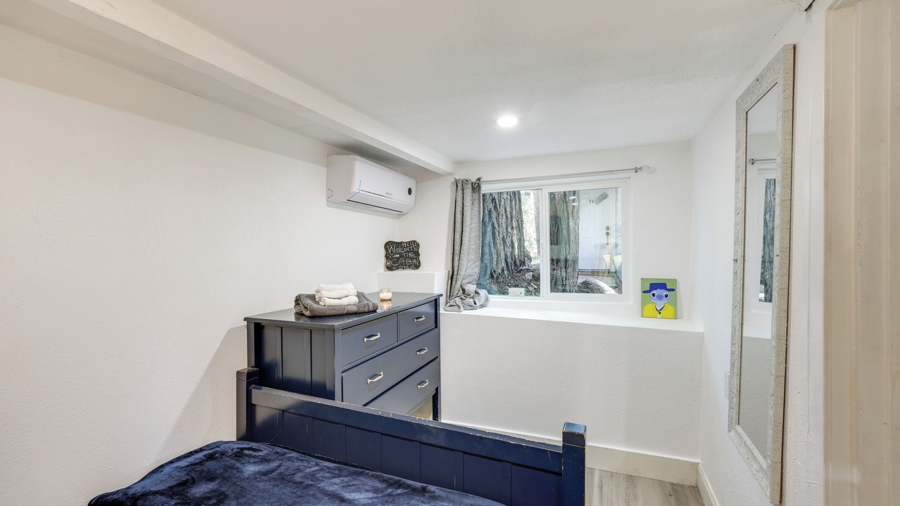 Photo of Bedroom in Crestline