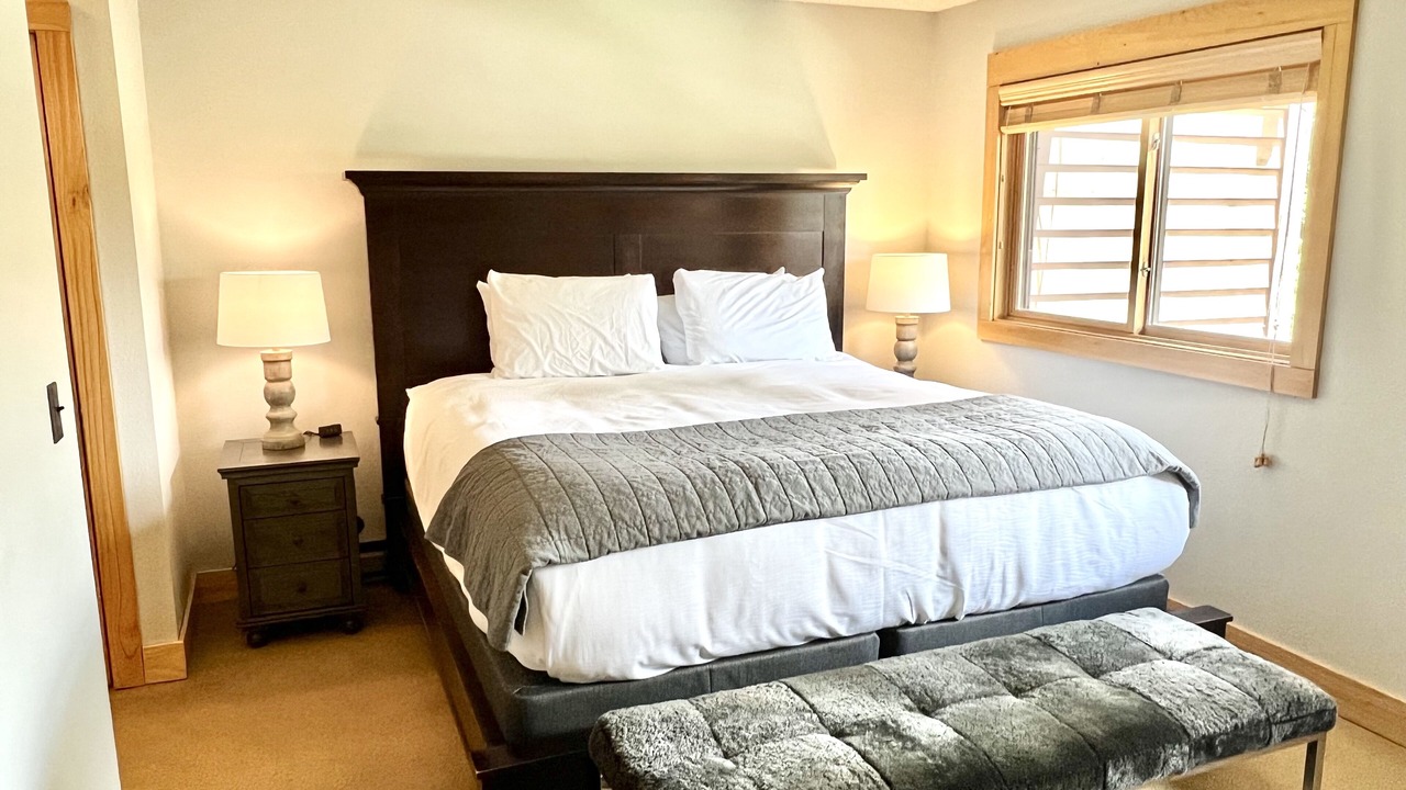 Photo of Bedroom in Peak 9