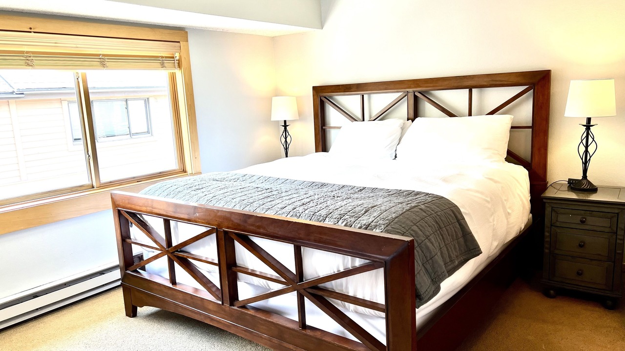 Photo of Bedroom in Peak 9