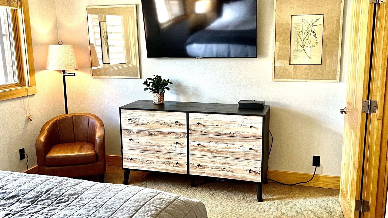 Photo of Bedroom in Peak 9
