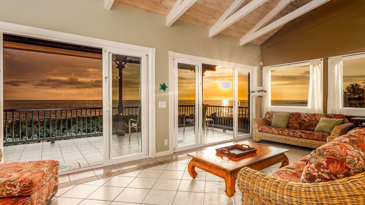 Photo of Livingroom in Kahaluu Bay
