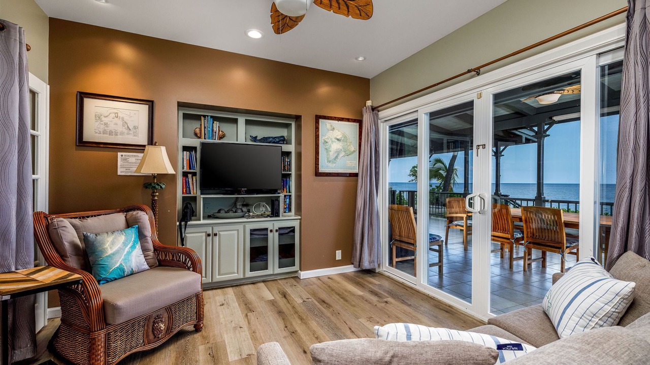 Photo of Livingroom in Kahaluu Bay