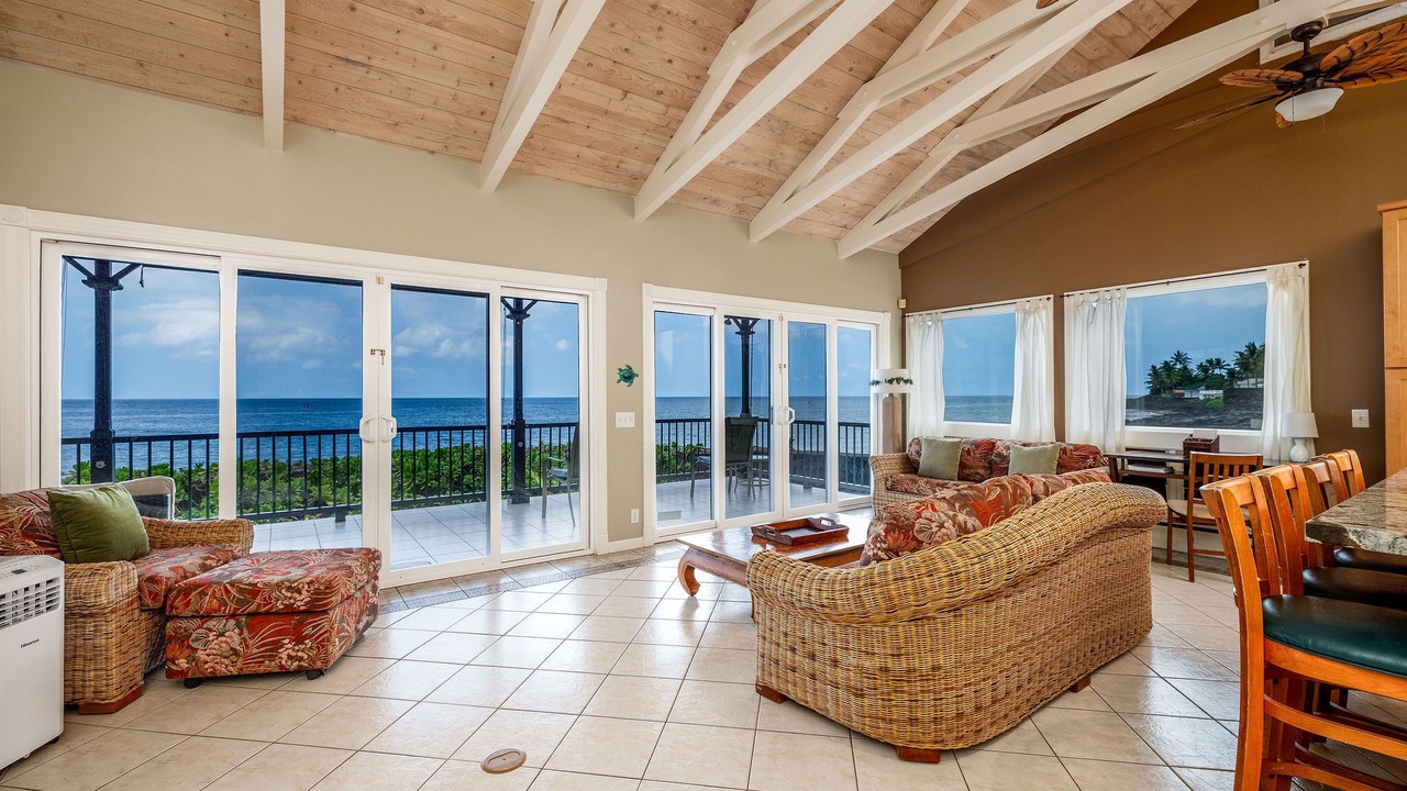 Photo of Livingroom in Kahaluu Bay