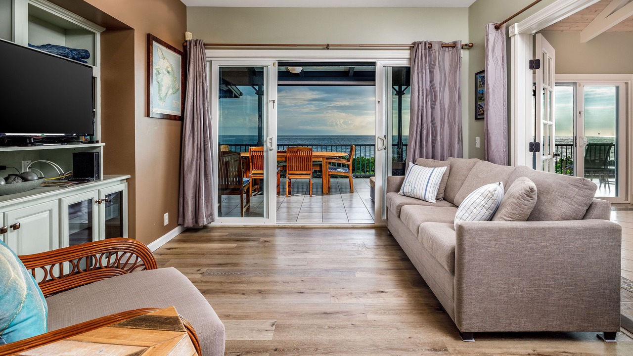 Photo of Livingroom in Kahaluu Bay