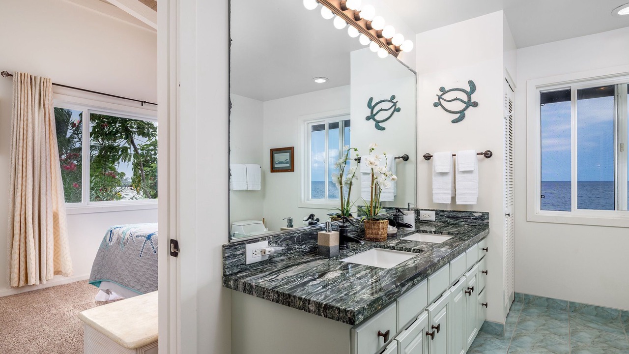 Photo of Bathroom in Kahaluu Bay