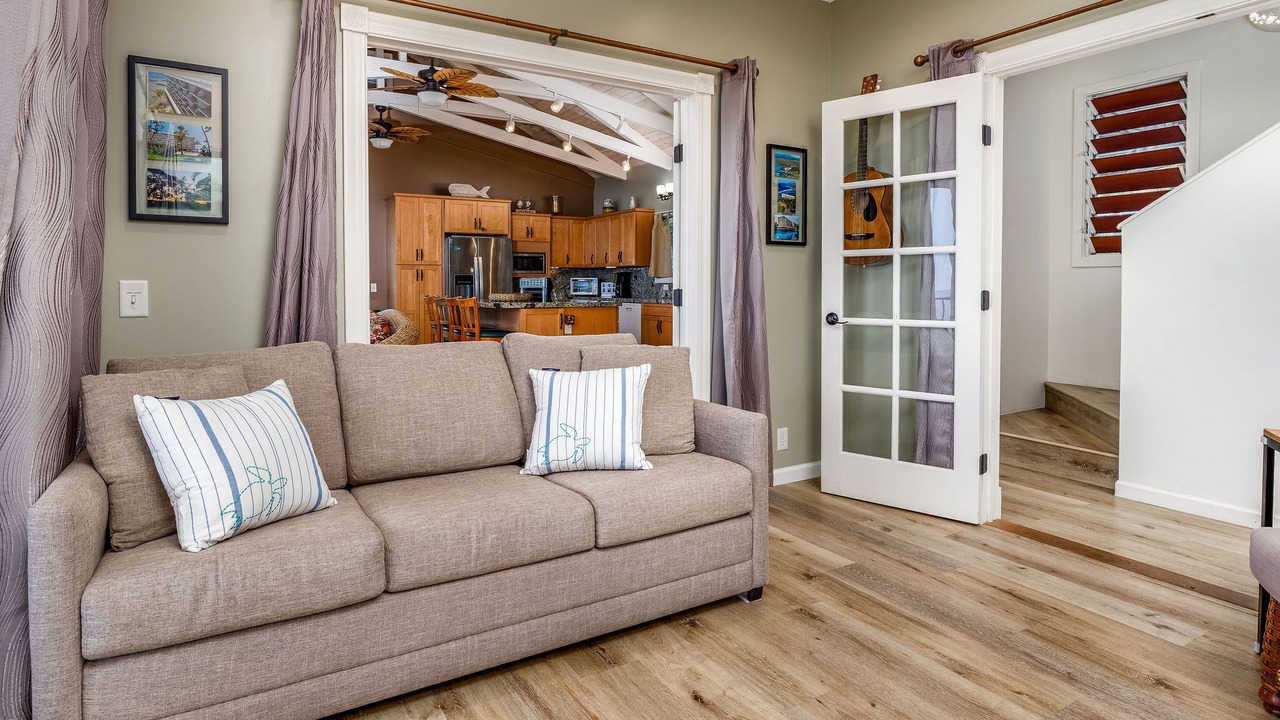 Photo of Livingroom in Kahaluu Bay