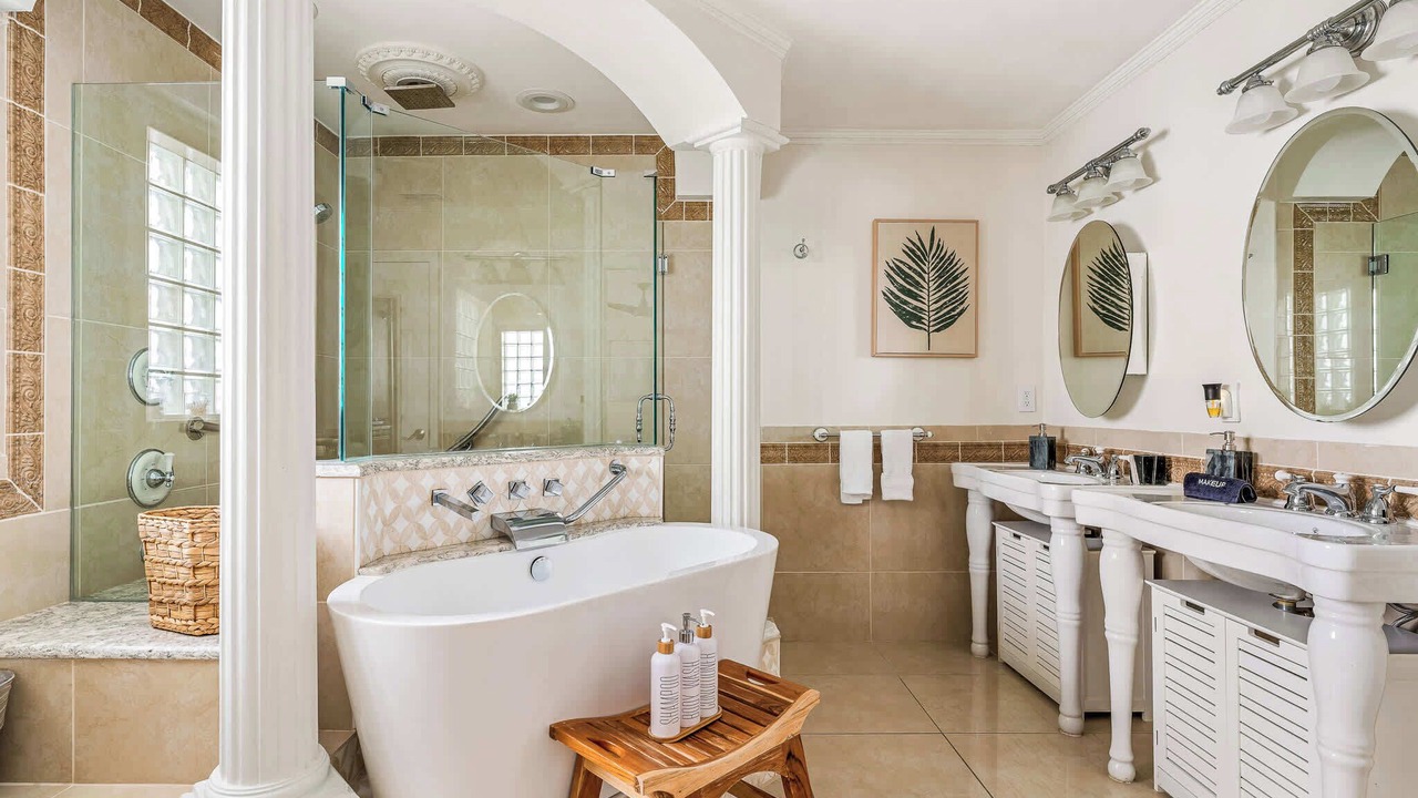 Photo of Bathroom in Anona