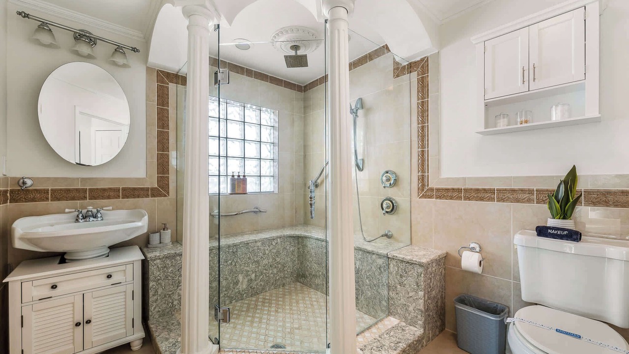 Photo of Bathroom in Anona