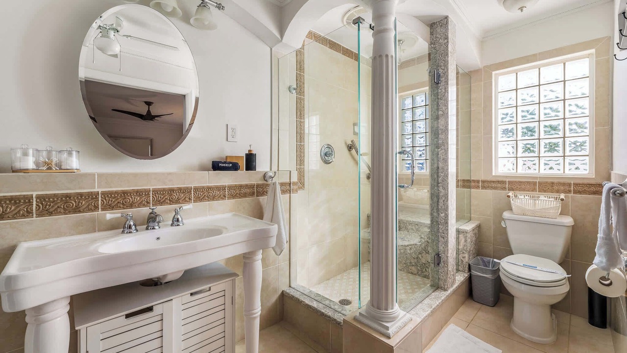 Photo of Bathroom in Anona