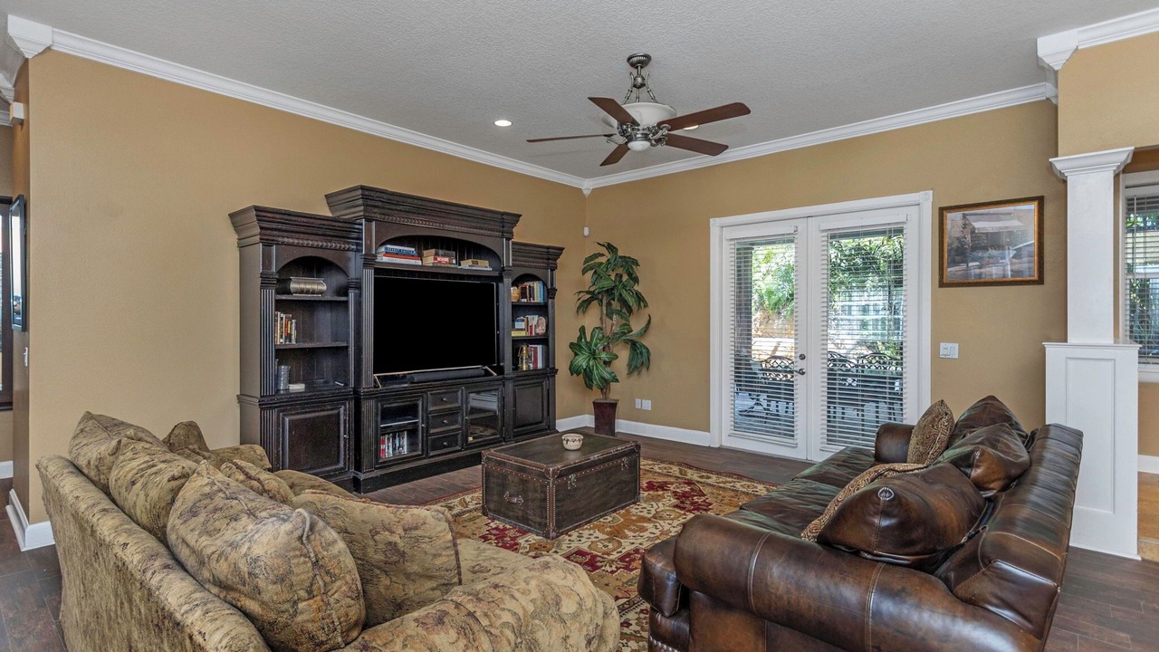 Photo of Livingroom in Forest Hills