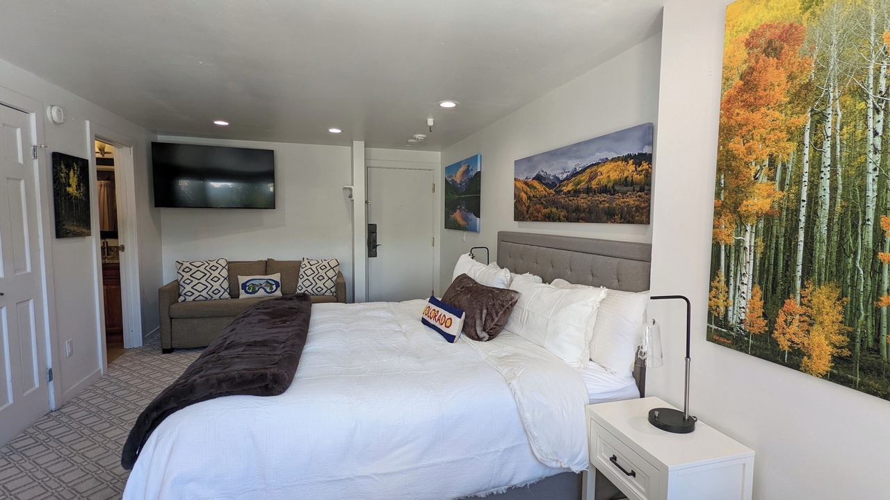 Photo of Bedroom in Peak 9