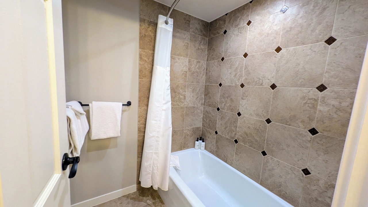 Photo of Bathroom in Peak 9