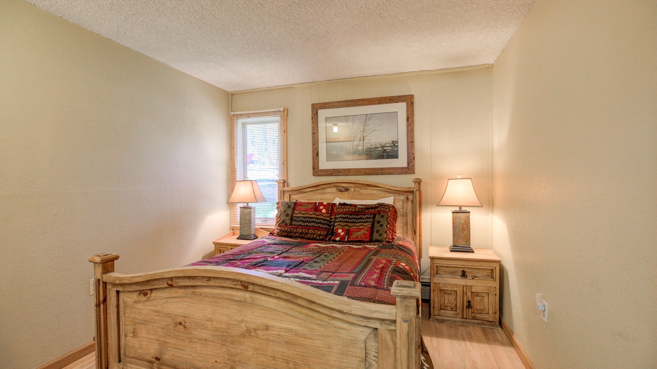 Photo of Bedroom in Peak 8