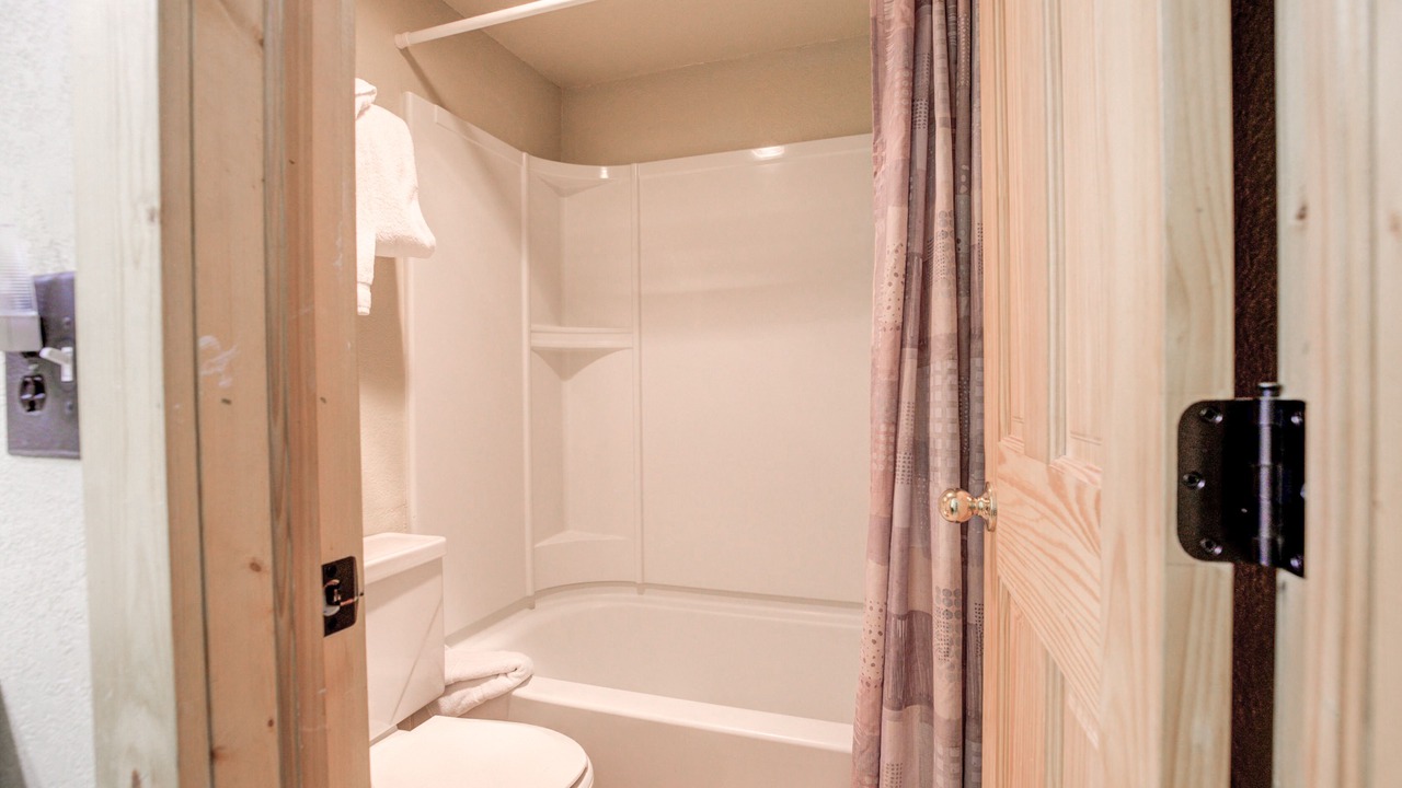 Photo of Bathroom in Peak 8