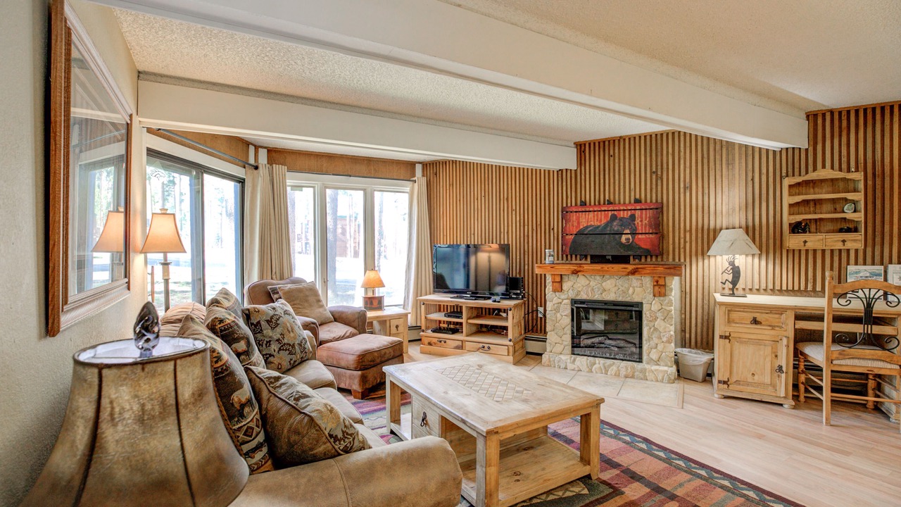 Photo of Livingroom in Peak 8