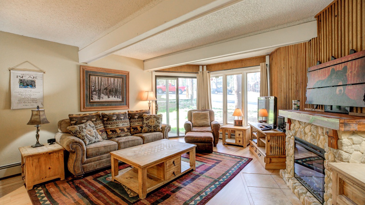 Photo of Livingroom in Peak 8