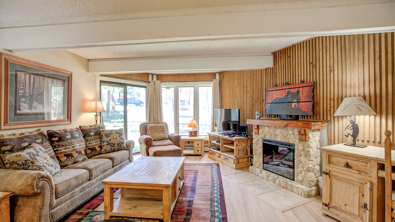 Photo of Livingroom in Peak 8