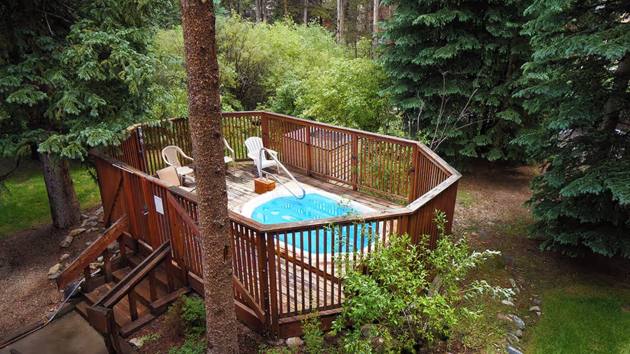 Photo of Outdoor in Four O'Clock