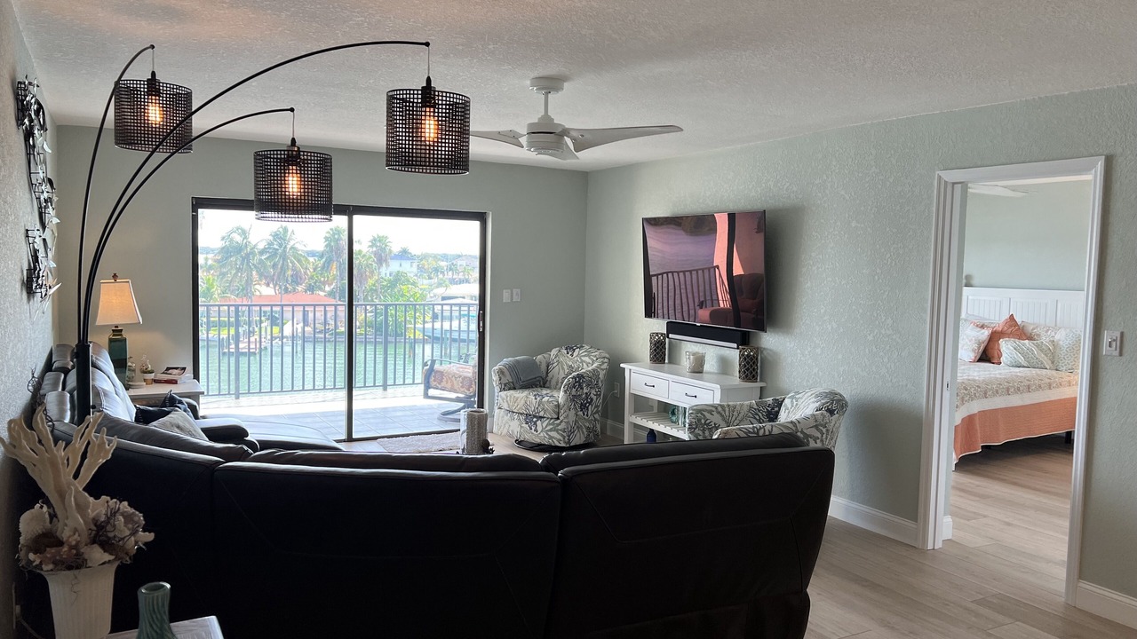 Photo of Livingroom in Capri Isle