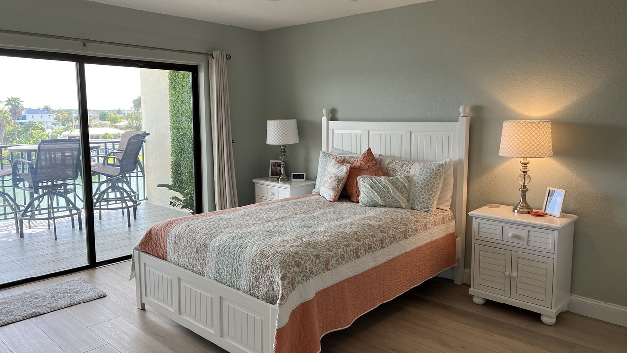 Photo of Bedroom in Capri Isle