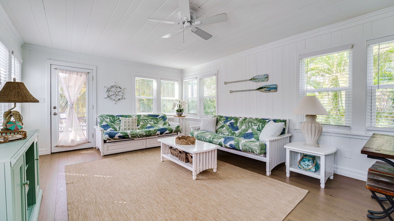 Photo of Livingroom in Treasure Island