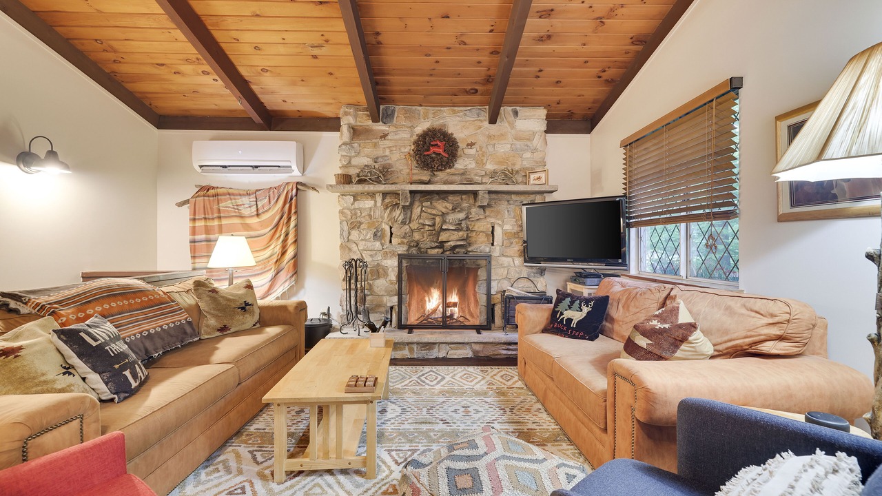Photo of Livingroom in Locust Lake Village