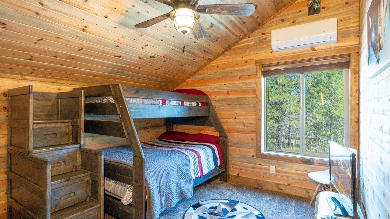 Photo of Bedroom in Island Park