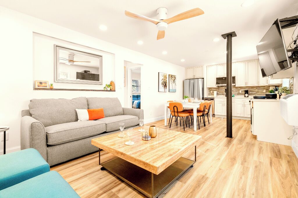 Photo of Livingroom in Treasure Island