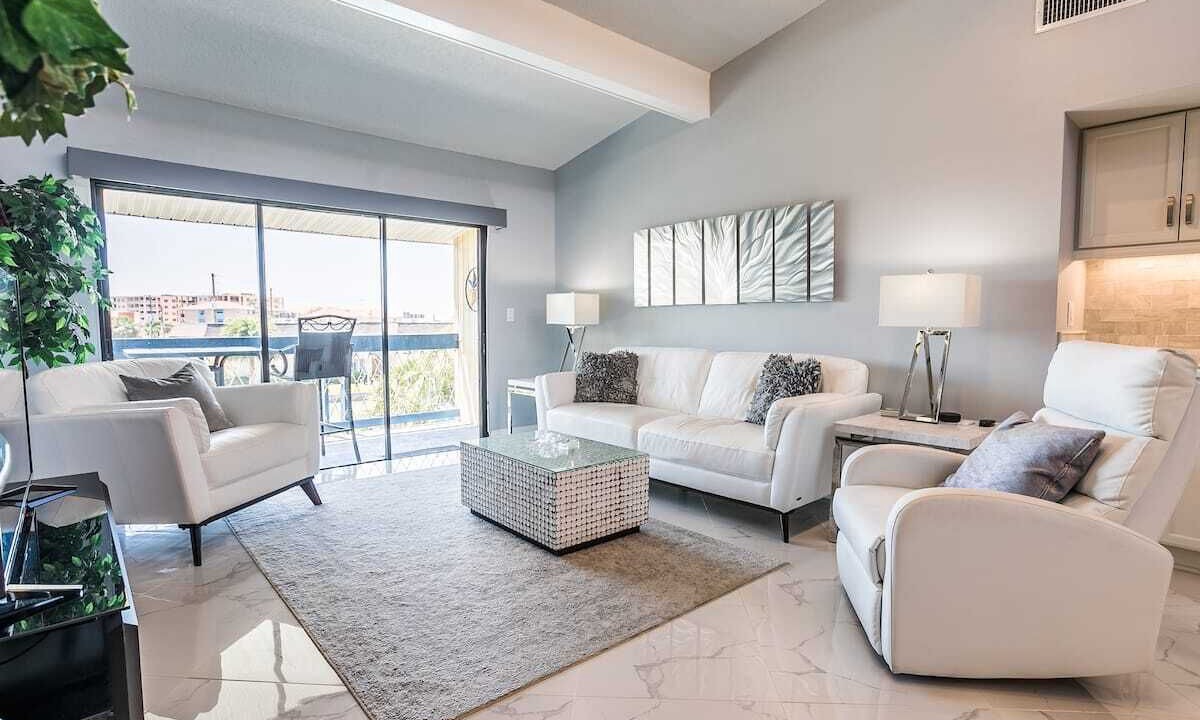 Photo of Livingroom in Capri Isle