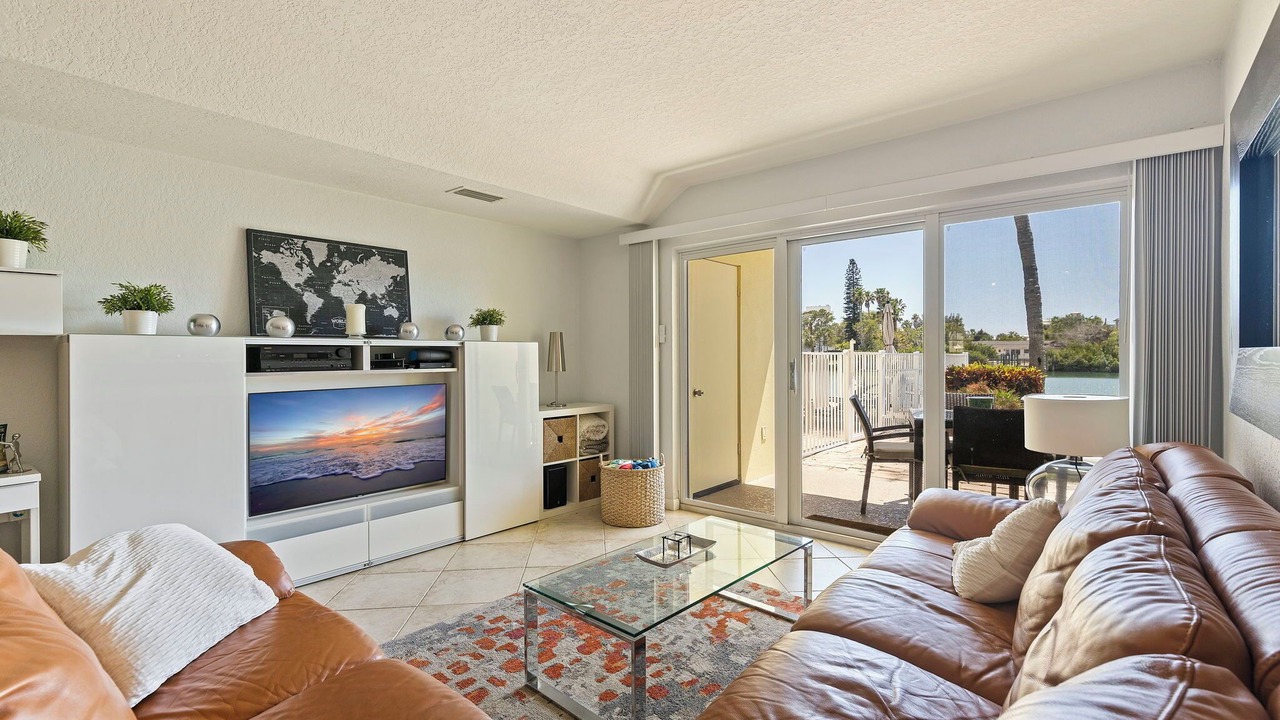 Photo of Livingroom in Capri Isle