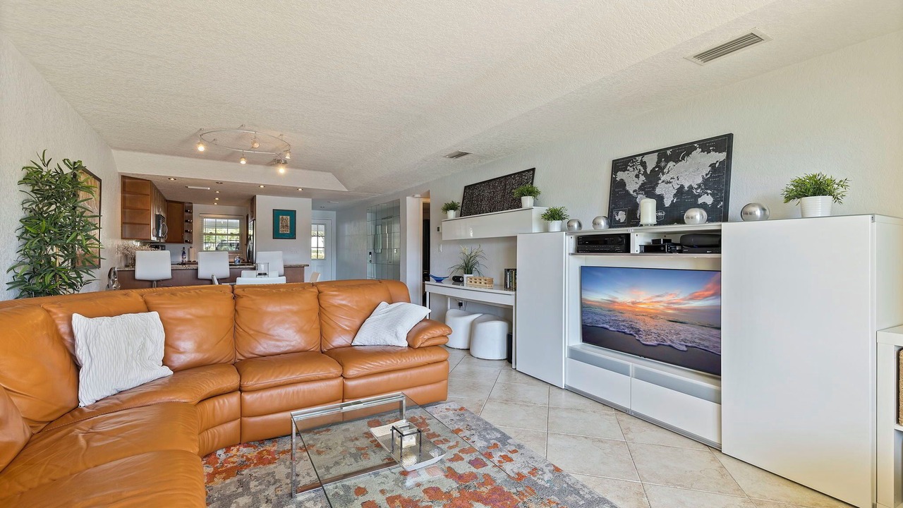 Photo of Livingroom in Capri Isle